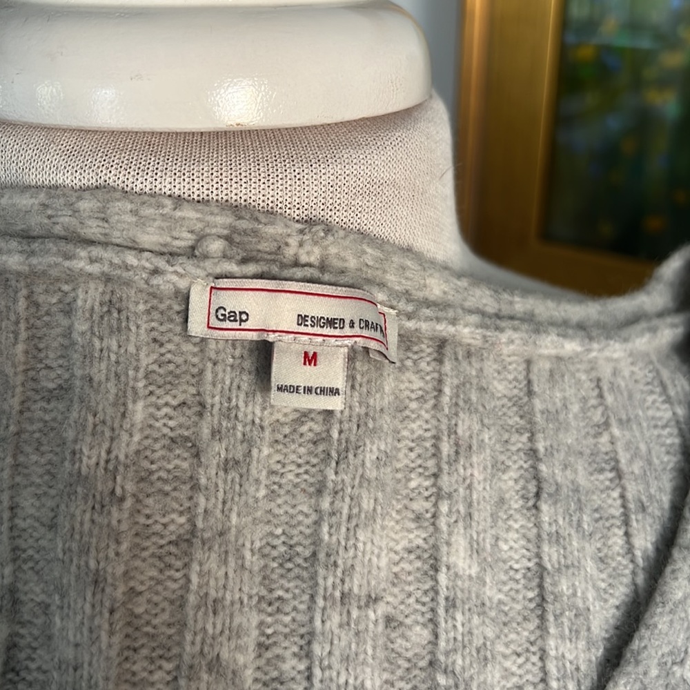 GAP Sweater - Picture 3 of 4